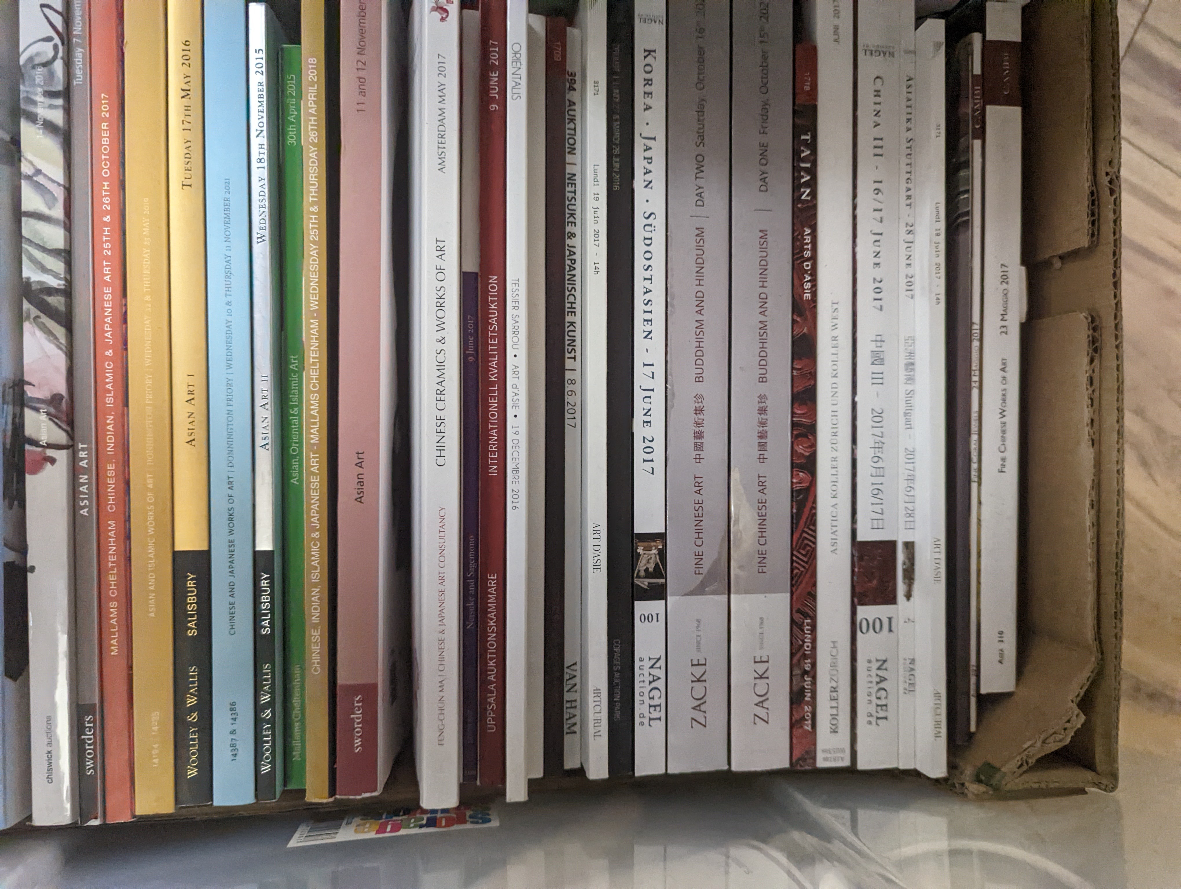 Two boxes of Chinese and Asian art catalogues